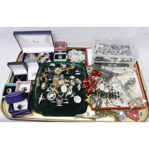 116 - Costume jewellery, rings etc incl white metal examples