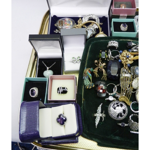 116 - Costume jewellery, rings etc incl white metal examples