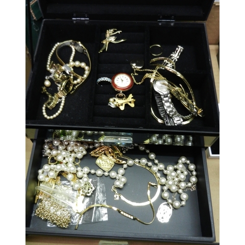 42 - A collection of silver, white metal and costume jewellery incl cased The Rennie Mackintosh Collectio... 
