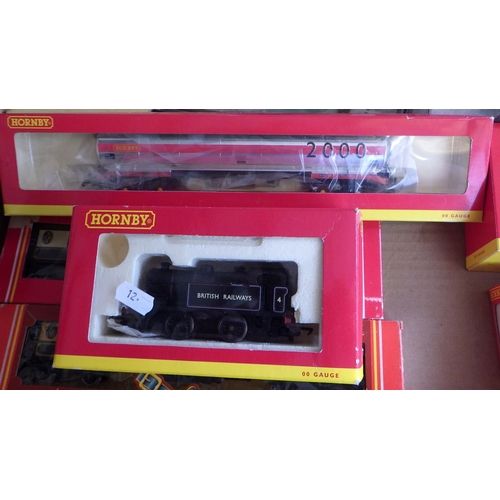 12 - A group of eight boxed various Hornby carriages and three engines (11)