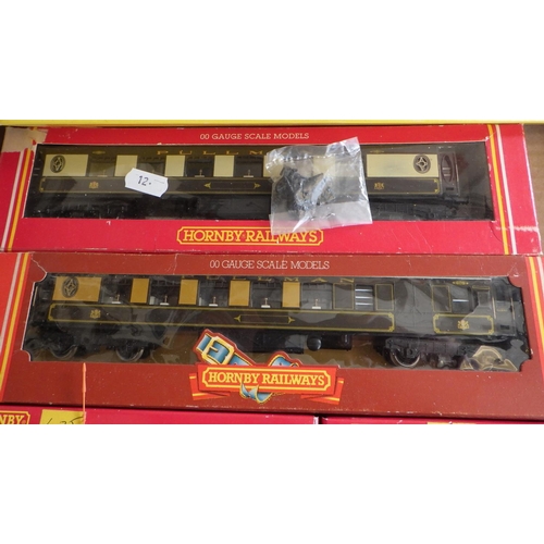 12 - A group of eight boxed various Hornby carriages and three engines (11)