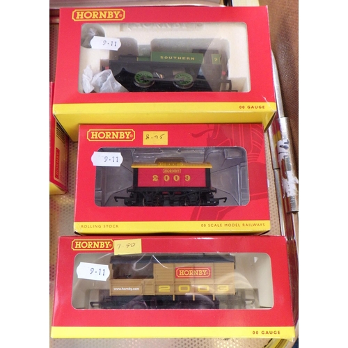 9 - A group of nine boxed various Hornby carriages and two engines (11)