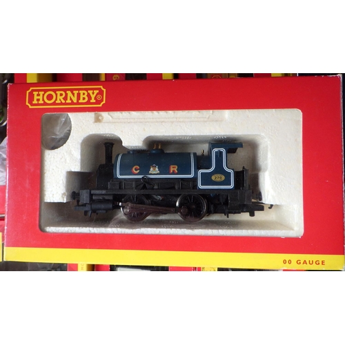 9 - A group of nine boxed various Hornby carriages and two engines (11)