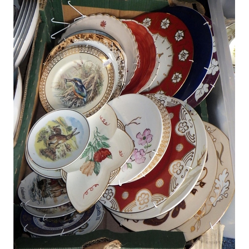 128 - A large qty of misc ceramics to inc hand painted table ware, cabinet plates etc (4)