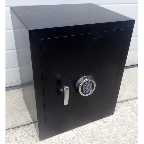 811 - A safe with combination lock, unknown, sold as seen, 45cm wide
