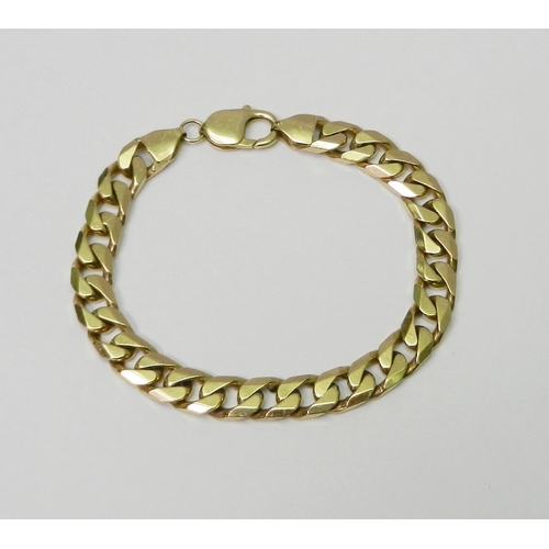 75 - A curb link bracelet, 9ct gold.  227mm long / 9mm / 40g