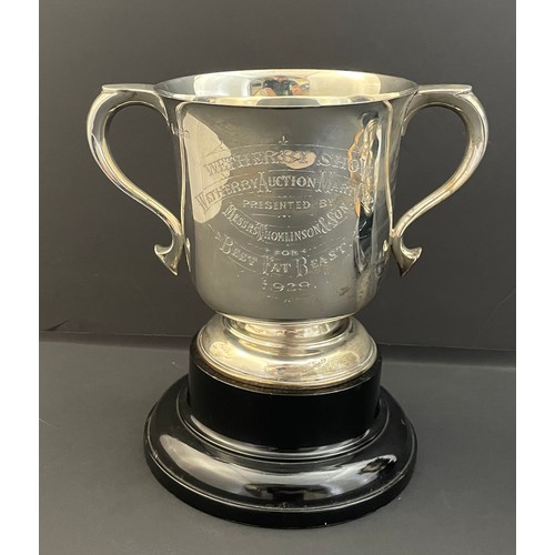 A Silver loving cup,  engraved Wetherby Show Wetherby Auction Mart Presented By Messers Thomlinson & Son For Best Fat Beast 1929. AF 580g 15cm tall