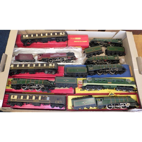 277 - A group of Hornby loco's together with with Pullman carriages