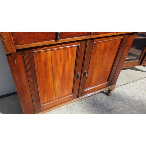 717 - A mahogany chiffionier and a low bookcase (2)