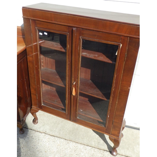 717 - A mahogany chiffionier and a low bookcase (2)