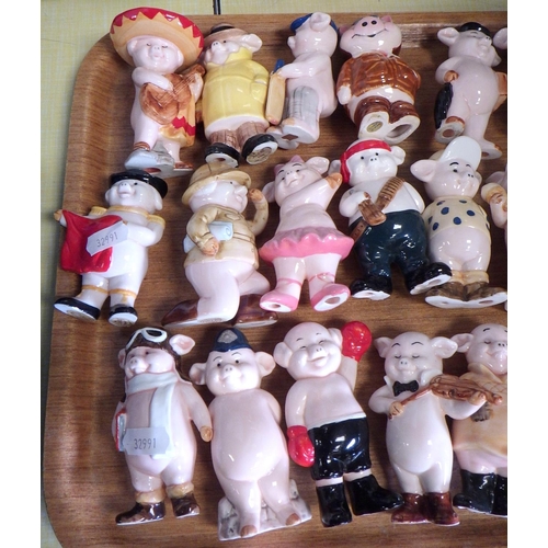 225 - A collection of Piggies etc ceramic ornaments