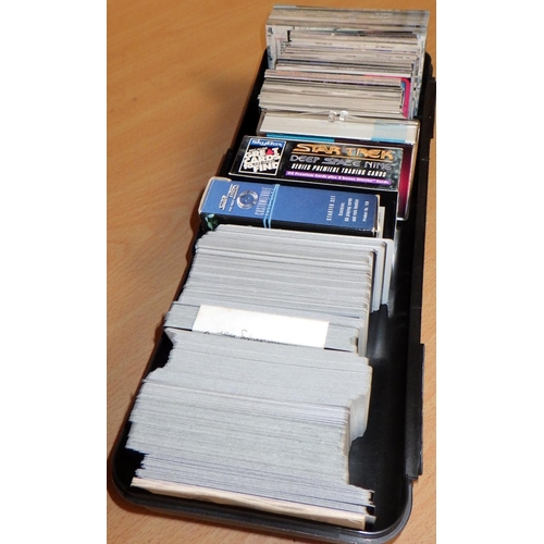 242 - A very large quantity of Star Trek cards