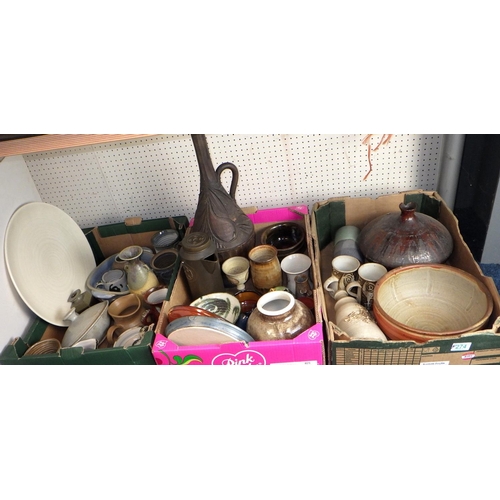 274 - A quantity of miscellaneous ceramics (3)