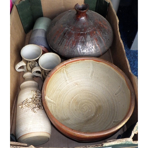 274 - A quantity of miscellaneous ceramics (3)