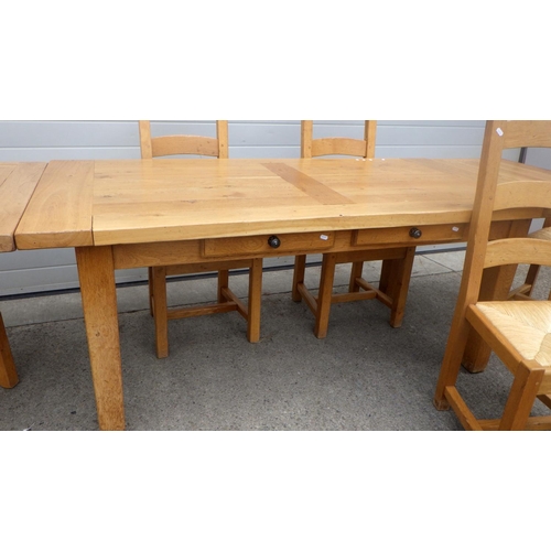 737 - A modern rustic oak, farmhouse style table with two extra leaves, 283cm long incl leaves, 90cm acros... 