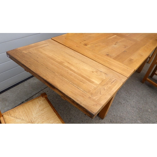 737 - A modern rustic oak, farmhouse style table with two extra leaves, 283cm long incl leaves, 90cm acros... 