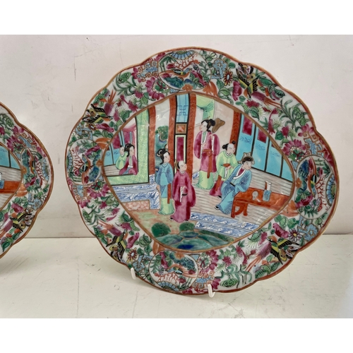 198 - A pair of Chinese antique Famille Rose dishes 19th century