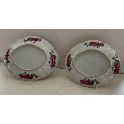 198 - A pair of Chinese antique Famille Rose dishes 19th century