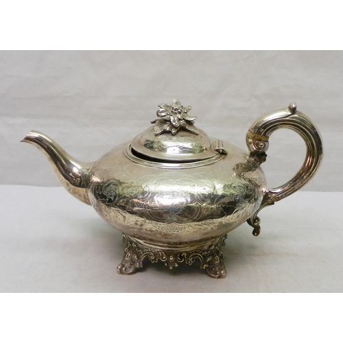 25 - An early Victorian silver teapot, William Hewitt (?) London 1839.  285mm long from spout tip to hand... 