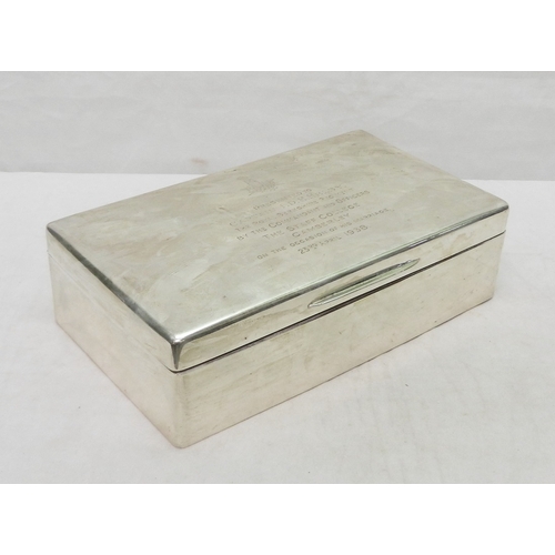 68 - A silver and hardwood cigarette box early 20th cent having military interest / Royal Berkshire Regim... 