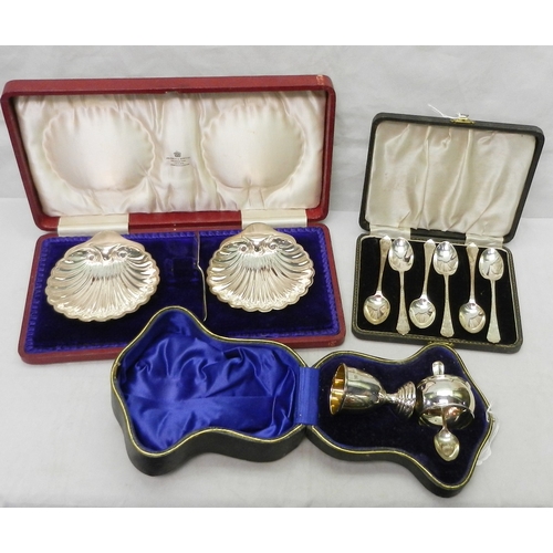 7 - A cased pair of silver shell-shaped butter dishes, one knife lacking, Birmingham 1908, each 123mm lo... 