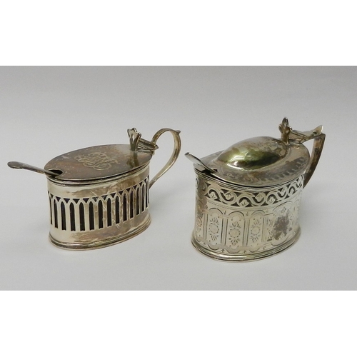 8 - A mustard pot oval domed topped in Georgian revival manner, Birmingham 1899, 90mm long incl handle; ... 