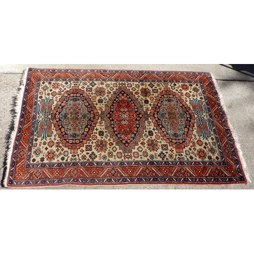 700 - A Persian style rug 110 x 165cm