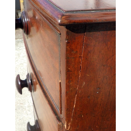 720 - A Victorian bow fronted chest of drawers AF 108w x 54d x 100hcm