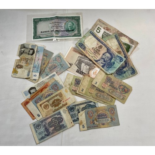 182 - A group of international bank notes