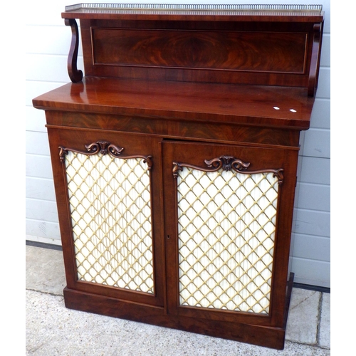 830 - A 19th cen mahogany chiffonier with later brass grilles to the doors, 97cm wide