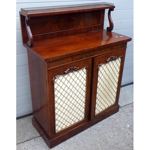 830 - A 19th cen mahogany chiffonier with later brass grilles to the doors, 97cm wide