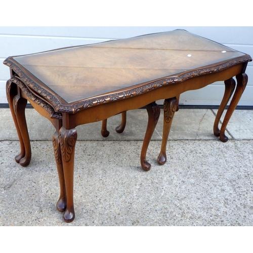 832 - A walnut coffee table with two under tables, 97cm long