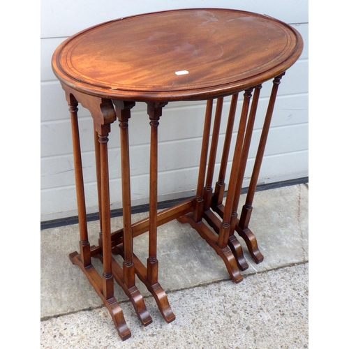 841 - An Edwardian oval nest of three occasional tables, a/f