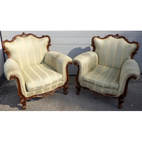 843 - A pair of Louis XV style armchair frames