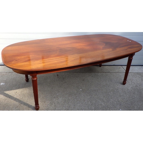 846 - A mahogany dining table, 245cm long, 120cm across together with eight chairs and two further chairs ... 