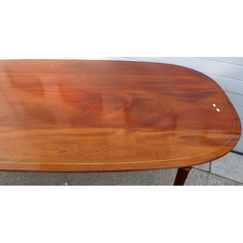 846 - A mahogany dining table, 245cm long, 120cm across together with eight chairs and two further chairs ... 