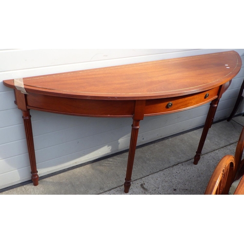 846 - A mahogany dining table, 245cm long, 120cm across together with eight chairs and two further chairs ... 