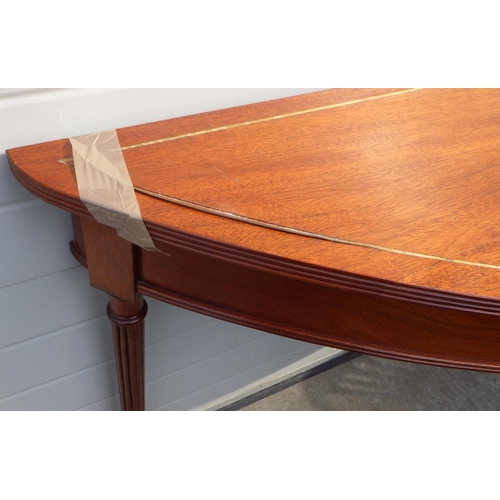 846 - A mahogany dining table, 245cm long, 120cm across together with eight chairs and two further chairs ... 