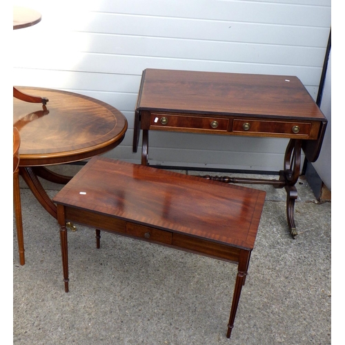 847 - A reproduction mahogany sofa table, oval coffee table, low bookcase, side table, two further tables,... 