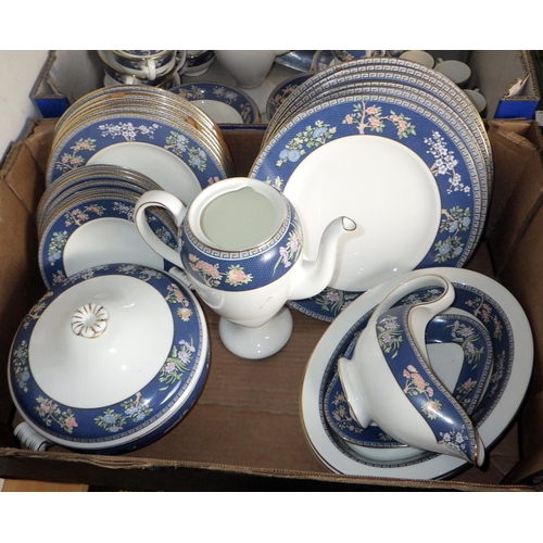 447 - A qty of Wedgwood Blue Siam table ware (2)