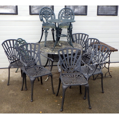 866 - An aluminium garden table & 6 chairs, another smaller garden table, 3 further chairs and another bas... 