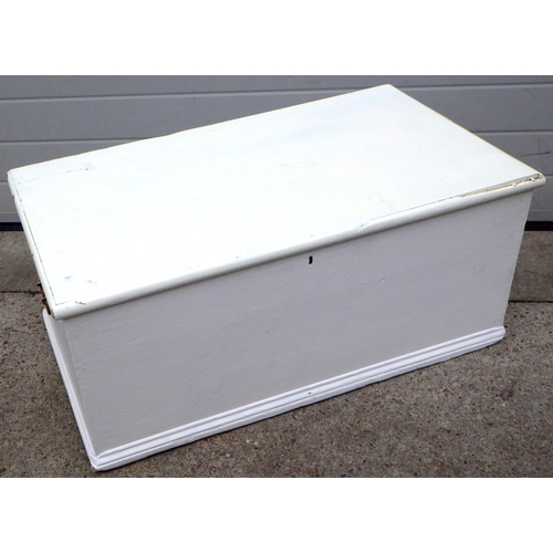 873 - A white painted blanket box, 96cm wide