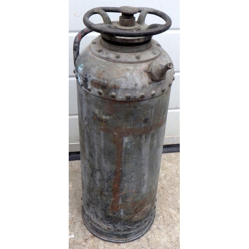 878 - An old copper fire extinguisher, for display purposes only