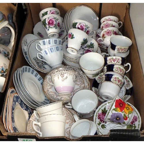 460 - A large quantity of misc ceramics and collectables to inc Royal Albert, various tea ware etc