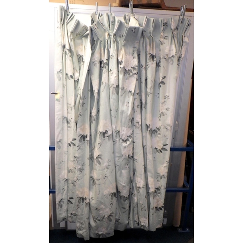 469 - Two floral curtains: Curtain 1, L220cm W260cm; Curtain 2, L220cm W460cm