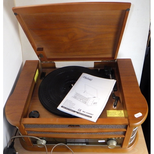 473 - A Grundig 2147 radio together with a Shuman turntable