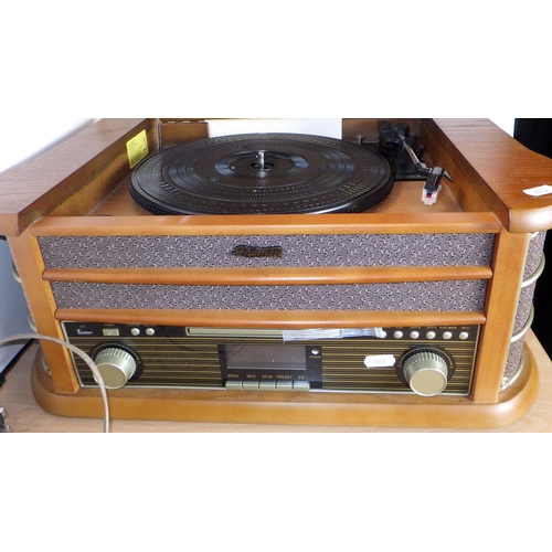 473 - A Grundig 2147 radio together with a Shuman turntable