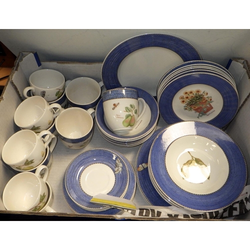 479 - A large qty of Denby Savoy table ware together with Wedgwood Sarah’s Garden dinner ware etc (2)