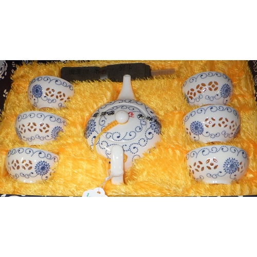 490 - An oriental boxed tea set