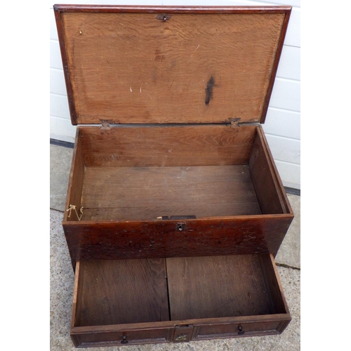 901 - A small oak blanket box with lower drawer, 69cm wide